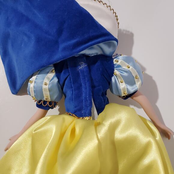 Disney Princess Snow White 14" Porcelain Brass Key Keepsake Doll Collectible - Picture 10 of 13